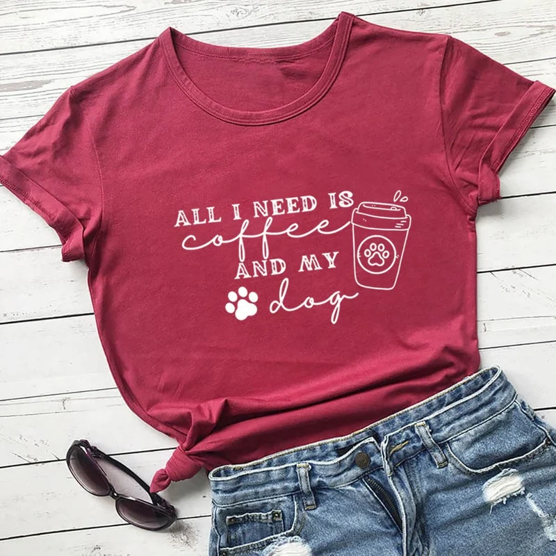 Kurzarm-T-Shirt mit Hundepfotenabdrücken in Übergröße