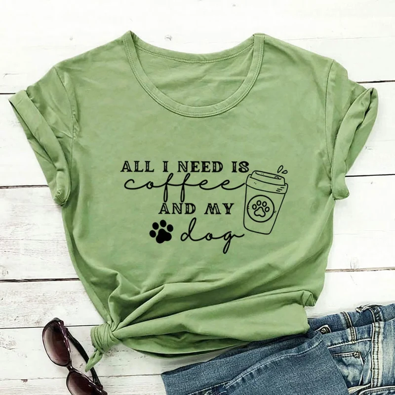 Kurzarm-T-Shirt mit Hundepfotenabdrücken in Übergröße