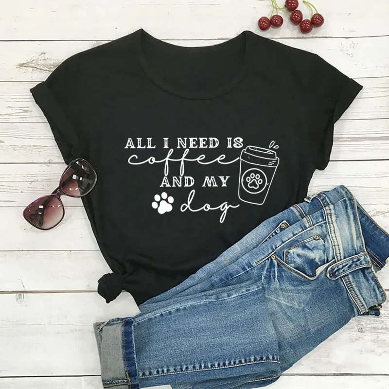 Kurzarm-T-Shirt mit Hundepfotenabdrücken in Übergröße