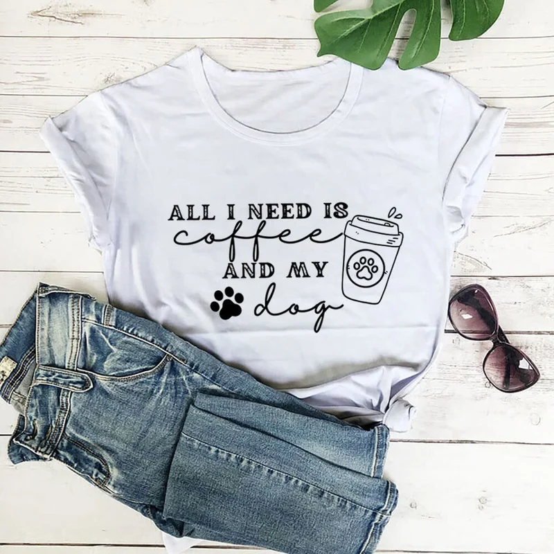 Kurzarm-T-Shirt mit Hundepfotenabdrücken in Übergröße