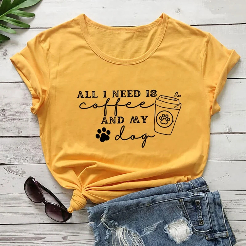 Kurzarm-T-Shirt mit Hundepfotenabdrücken in Übergröße