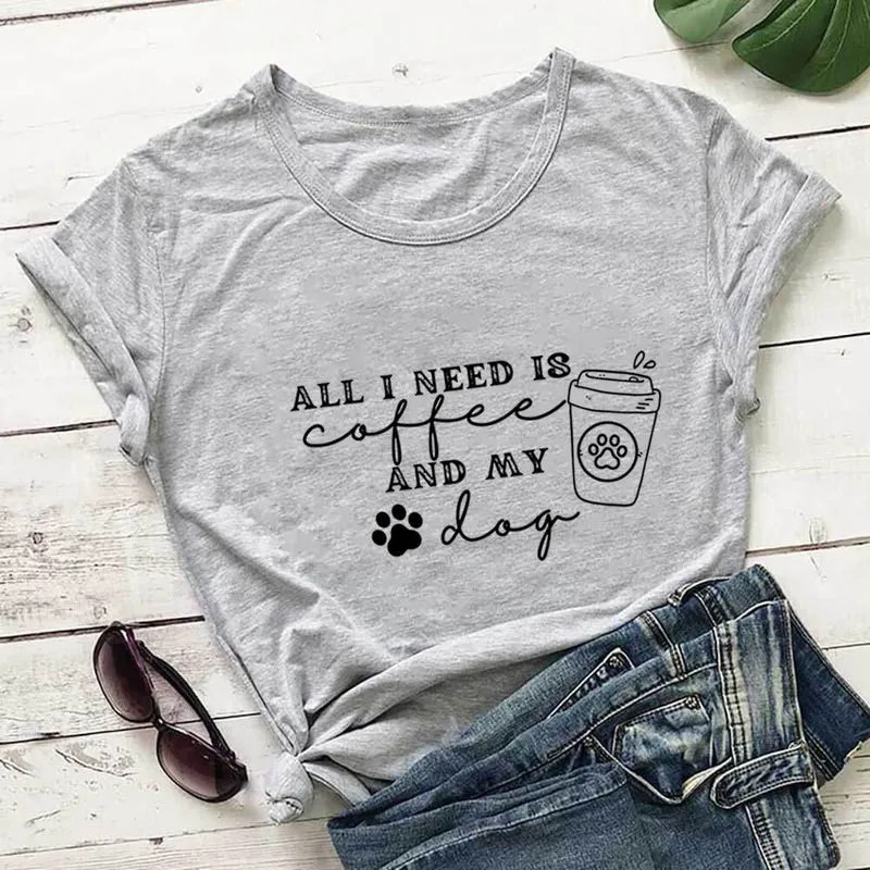 Kurzarm-T-Shirt mit Hundepfotenabdrücken in Übergröße