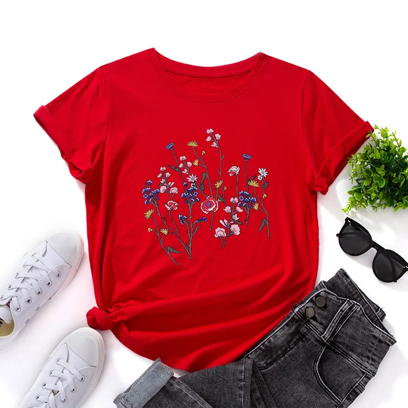 T-Shirt mit frischem Blumenmuster in Übergröße