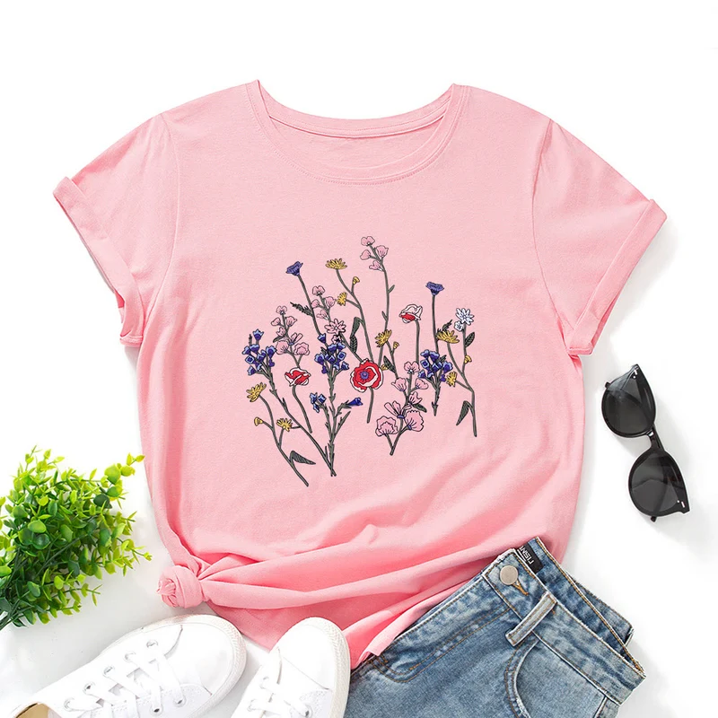 T-Shirt mit frischem Blumenmuster in Übergröße