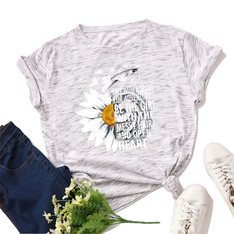Kurzärmliges T-Shirt mit Blumen- und Buchstabenmuster in Übergröße