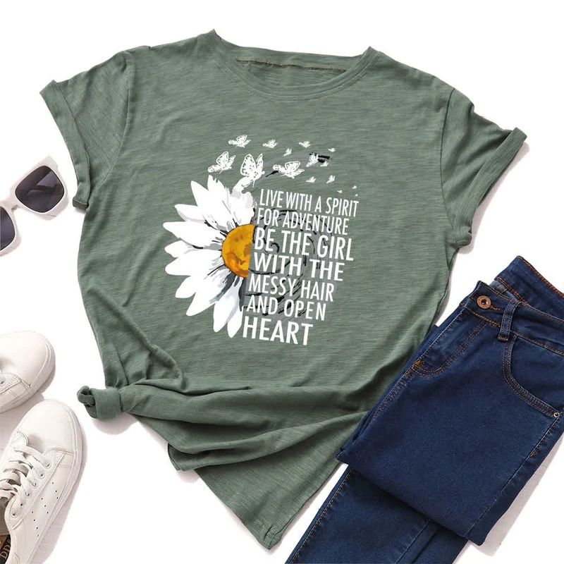 Kurzärmliges T-Shirt mit Blumen- und Buchstabenmuster in Übergröße