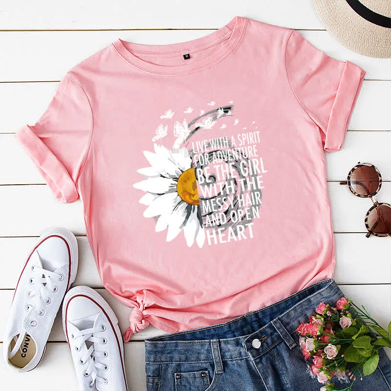 Kurzärmliges T-Shirt mit Blumen- und Buchstabenmuster in Übergröße