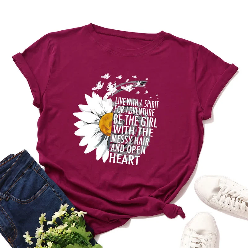 Kurzärmliges T-Shirt mit Blumen- und Buchstabenmuster in Übergröße