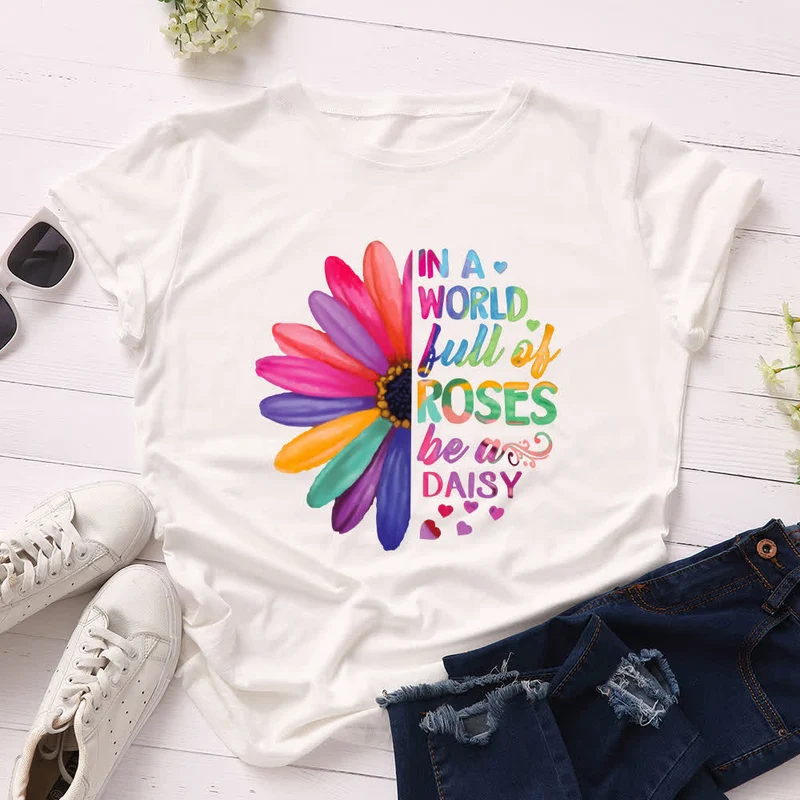 Kurzärmliges T-Shirt mit Gänseblümchen-Print in Übergröße