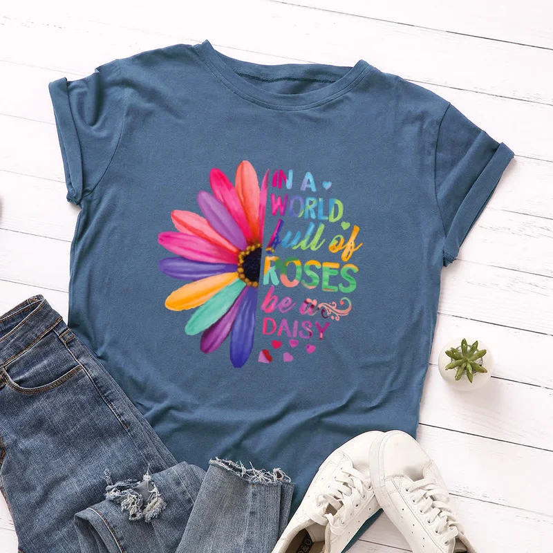 Kurzärmliges T-Shirt mit Gänseblümchen-Print in Übergröße