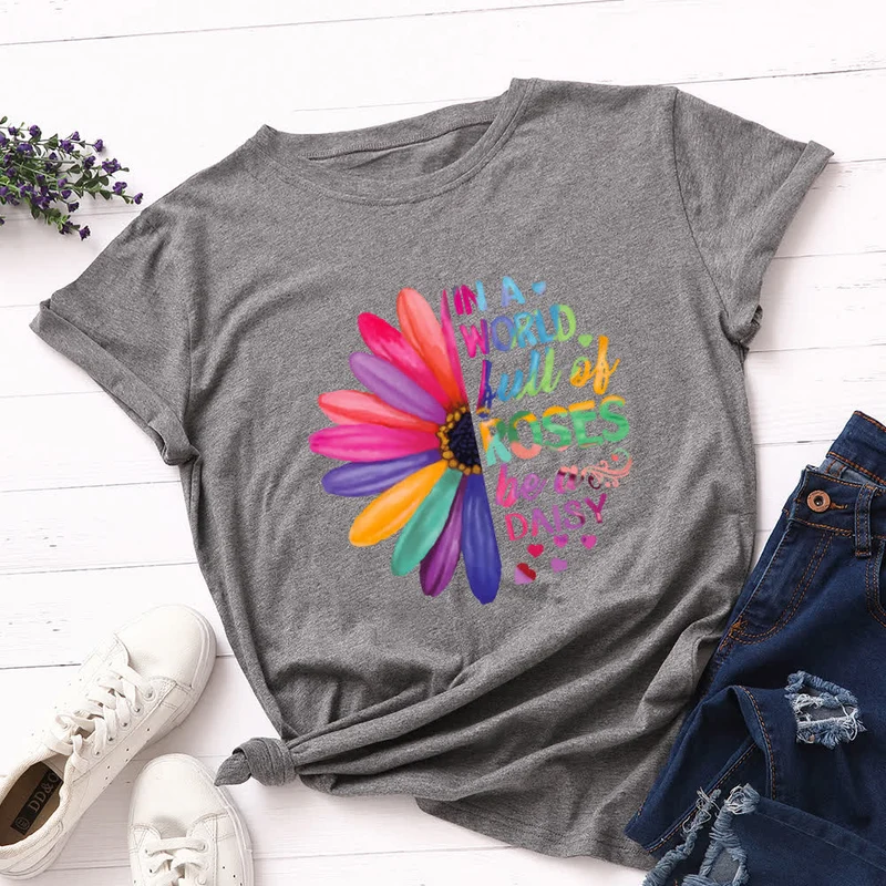 Kurzärmliges T-Shirt mit Gänseblümchen-Print in Übergröße