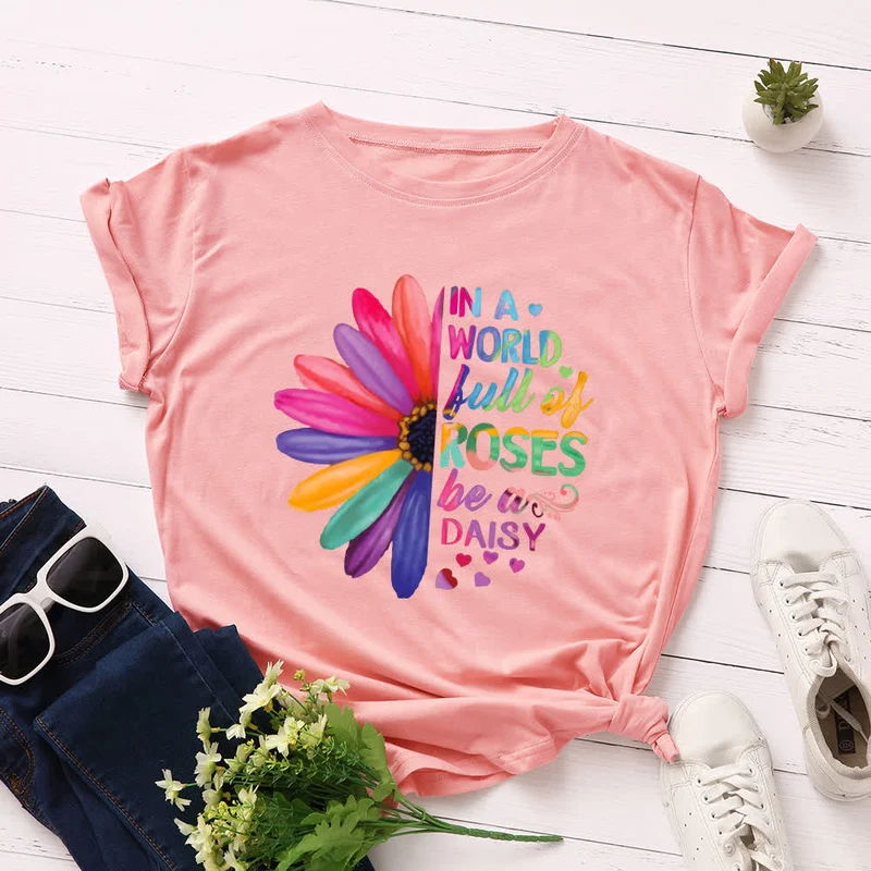 Kurzärmliges T-Shirt mit Gänseblümchen-Print in Übergröße