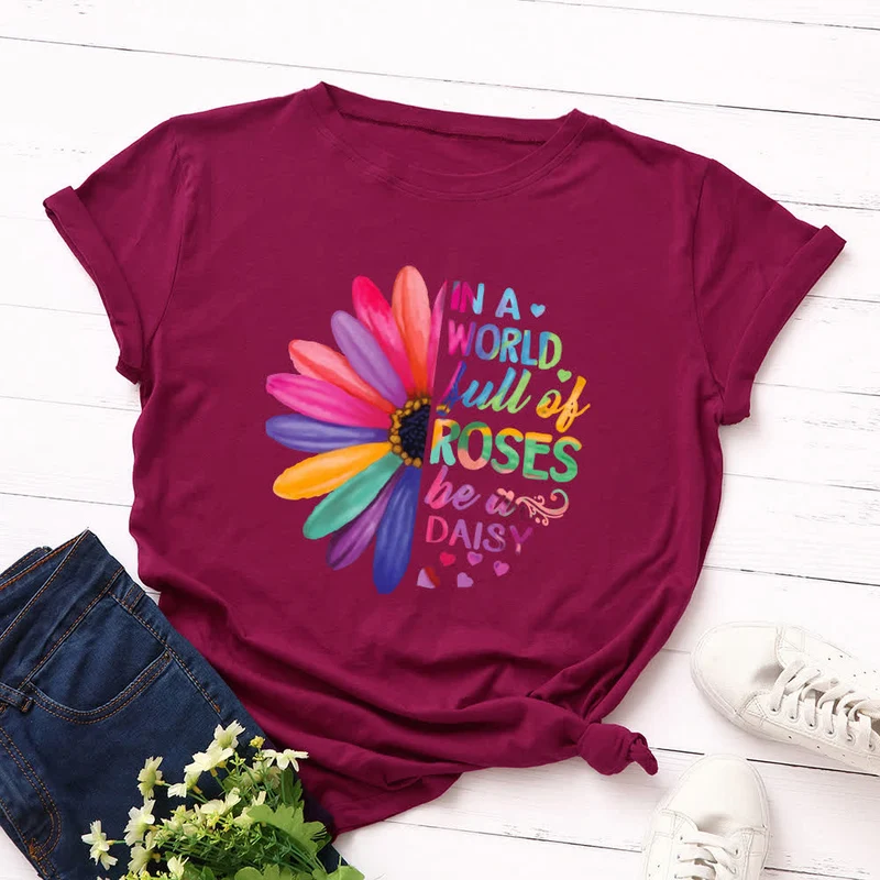 Kurzärmliges T-Shirt mit Gänseblümchen-Print in Übergröße