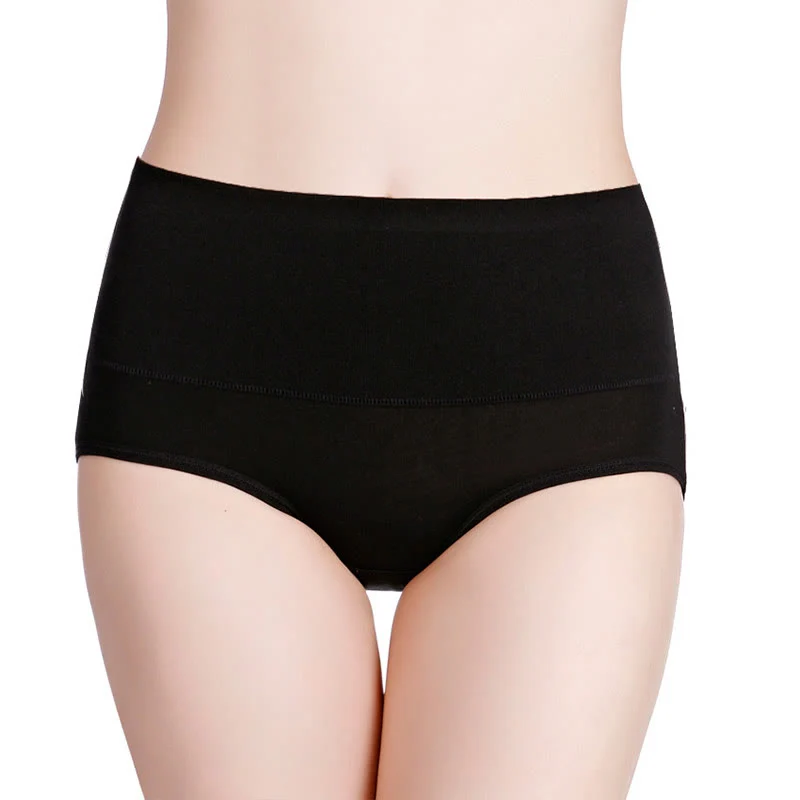 Set mit kabellosen BHs und hochgeschnittenem Slip