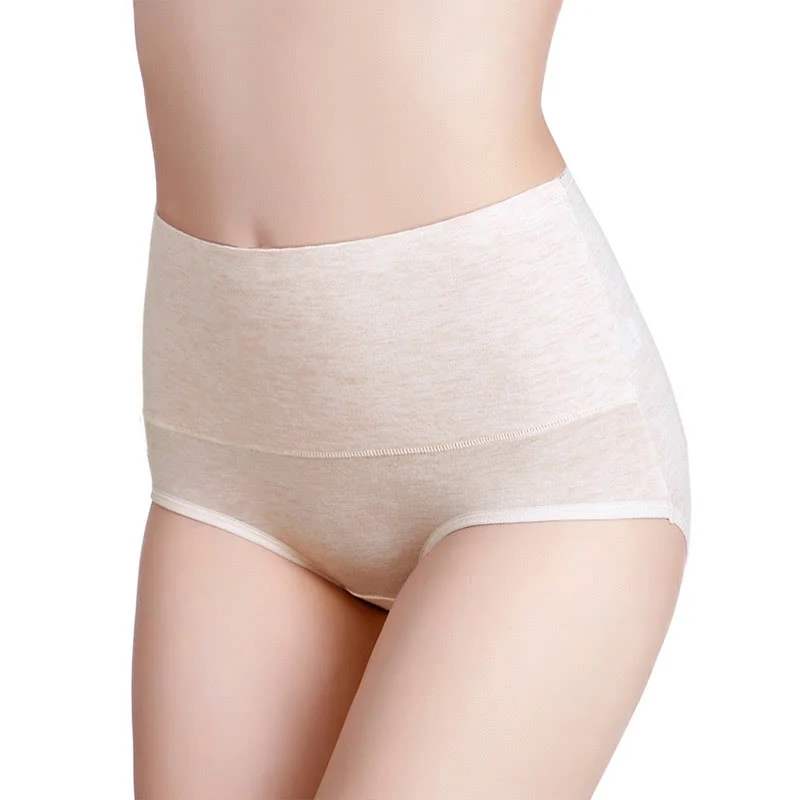 Set mit kabellosen BHs und hochgeschnittenem Slip