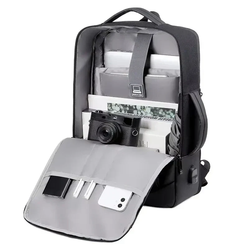 Camp Basel | Vexarlo Erweiterbarer Laptop-Rucksack 17 Zoll
