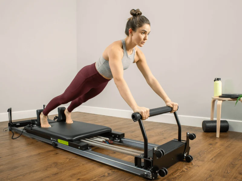 Pilates Metro IQ Reformer mit "Library wheels", black- (aufrechte Lagerung)