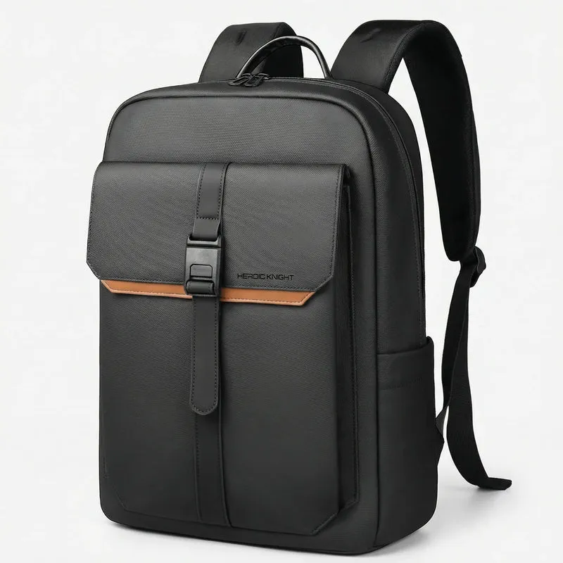 Camp Basel | Pavone Wasserabweisender Laptop-Rucksack mit Klappverschluss