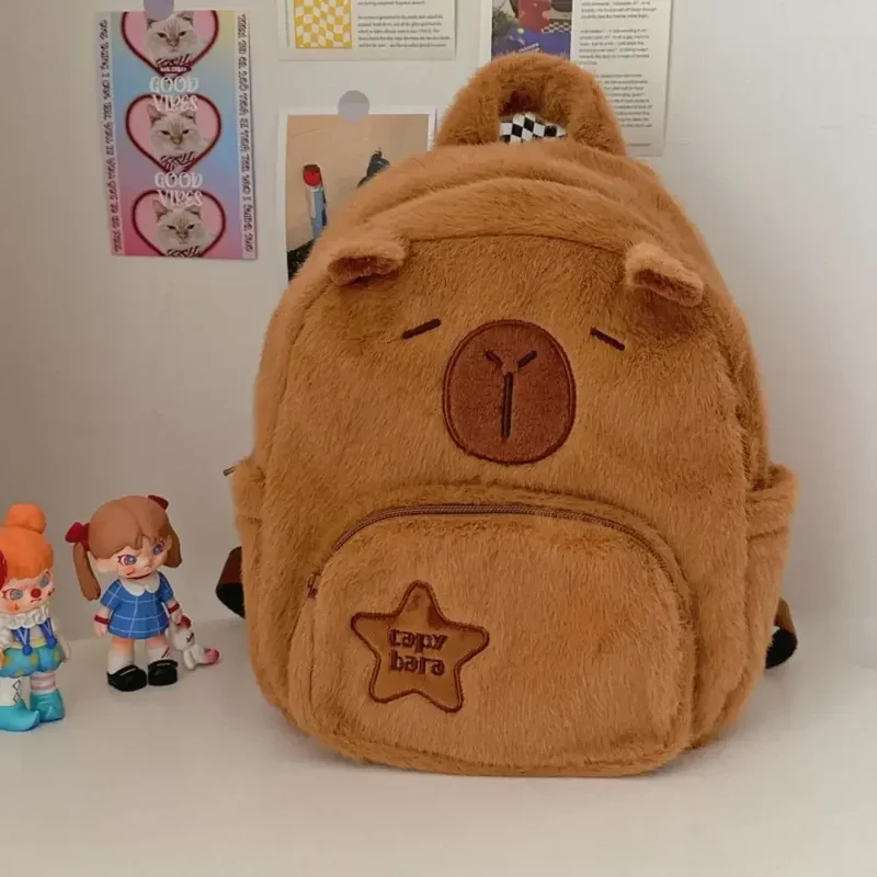 Camp Basel | Capyraffy Plüsch-Rucksack aus Kunstfell