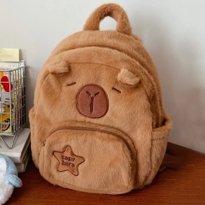 Camp Basel | Capyraffy Plüsch-Rucksack aus Kunstfell