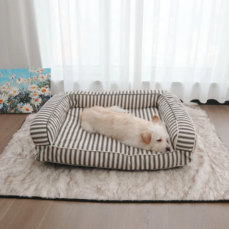 Gestreiftes orthopädisches Hundesofa