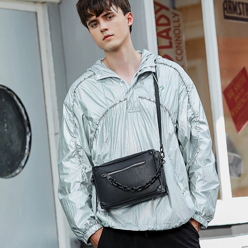 Crossbody-Tasche mit Kettendetail Skanto