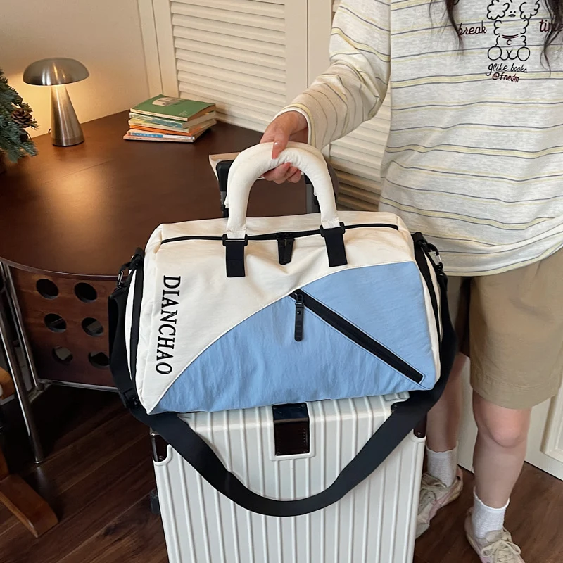 Sportliche Reisetasche mit mehreren Fächern und strapazierfähigem Material Skanto