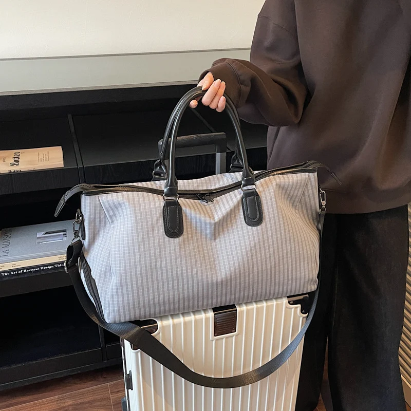 Sportliche Reisetasche mit stilvollem Karomuster Skanto