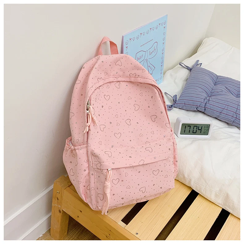 Lässiger Schulrucksack mit Herzmuster