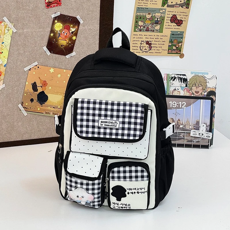 Niedlicher Schulrucksack mit Charakter-Motiv und mehreren Fächern