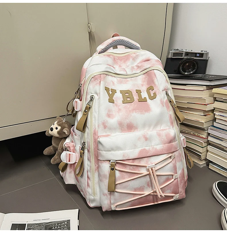Schultasche mit mehreren Fächern und Wolkenmuster