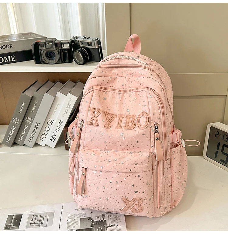 Schulrucksack mit Sternenverzierung und vielen Fächern