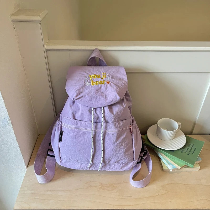Schulrucksack mit besticktem Charakter