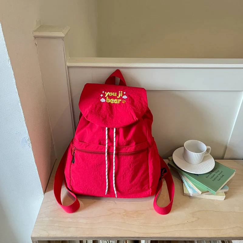 Schulrucksack mit besticktem Charakter