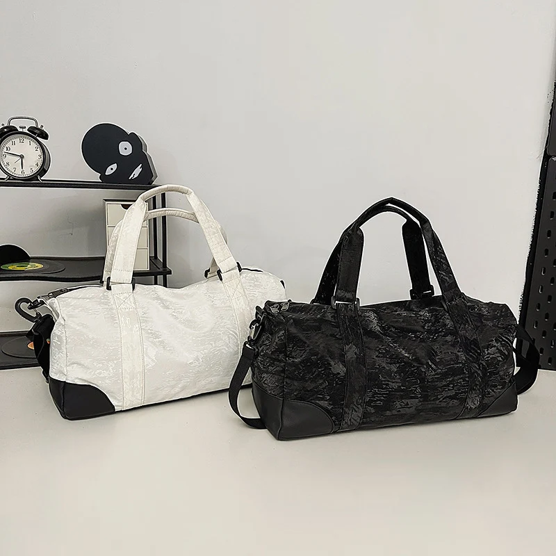 Sportliche Reisetasche mit strapazierfähigem Material und vielseitigem Fächersystem Skanto