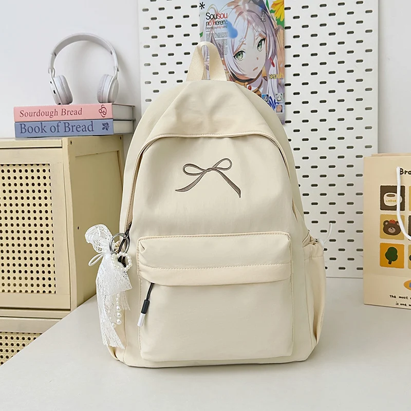 Minimalistischer Schulrucksack mit Schleifendetail