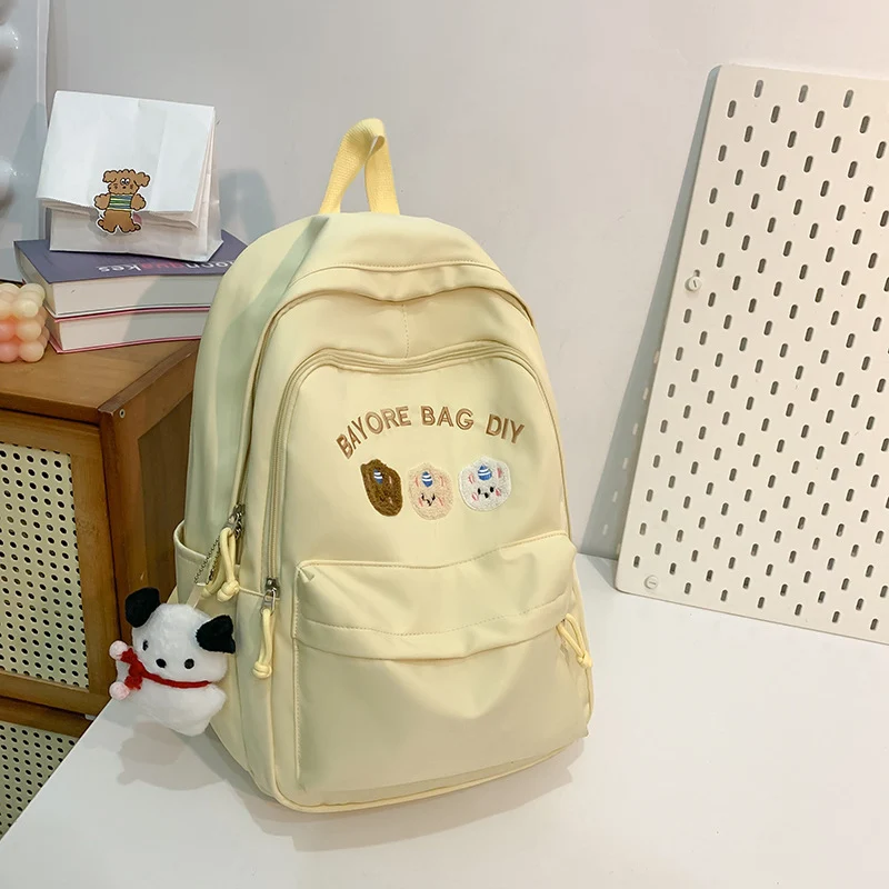 Dekorative, bestickte Schultasche