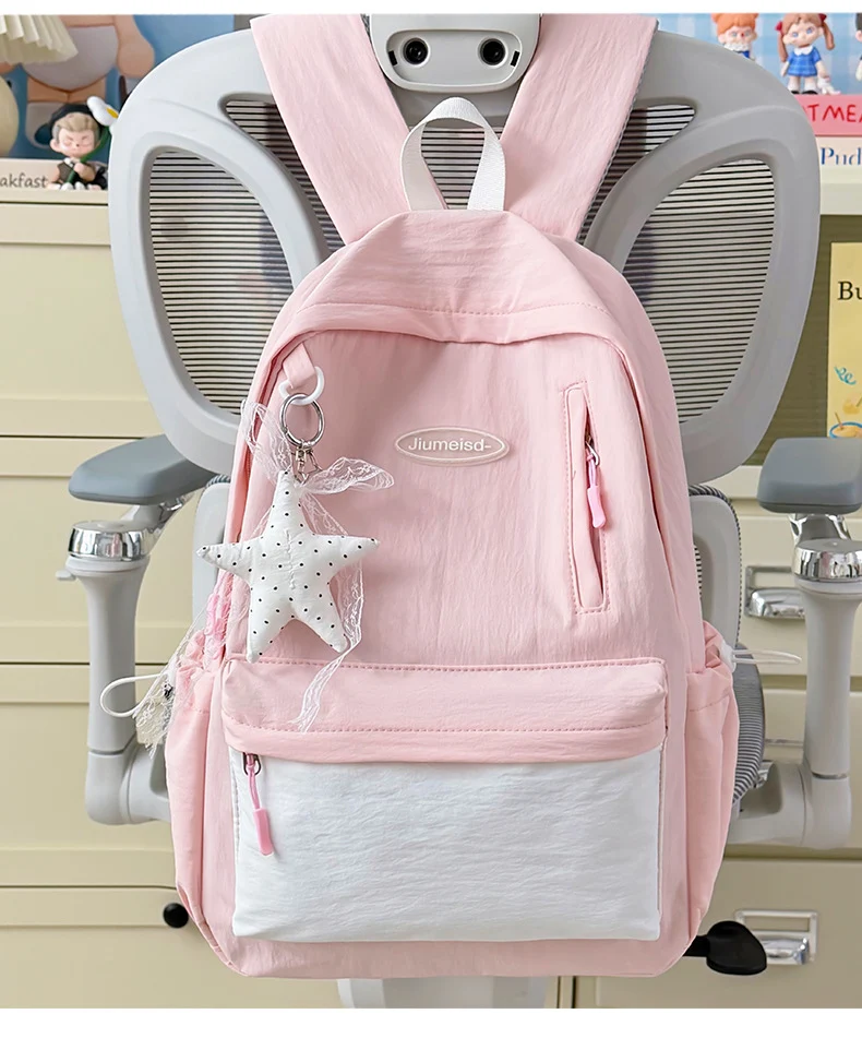 Leichter Schulrucksack mit mehreren Fächern