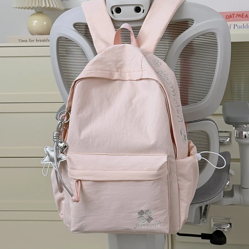 Leichter Schulrucksack mit mehreren Fächern