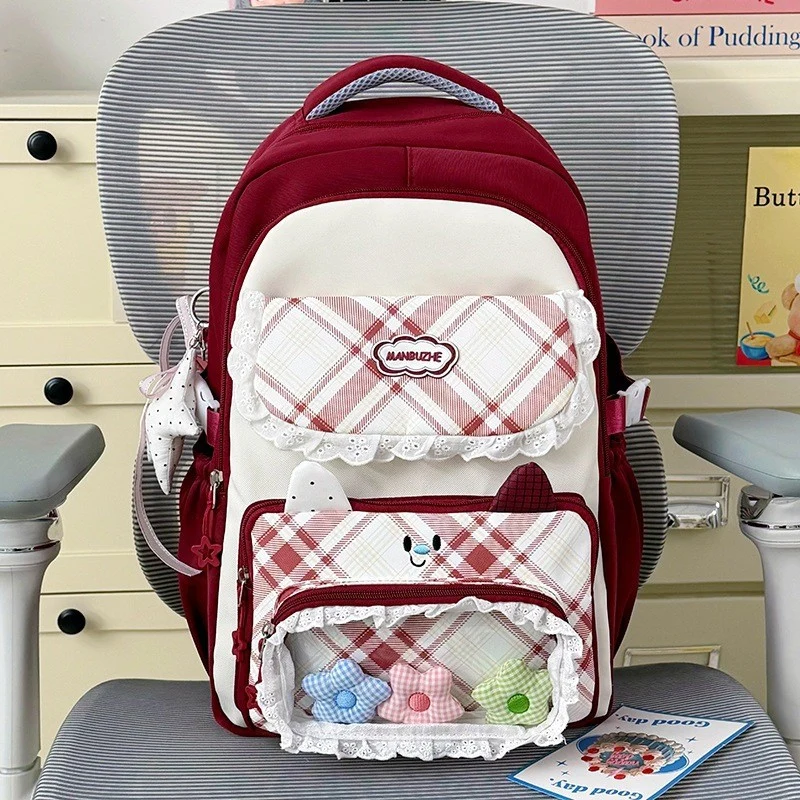 Niedlicher karierter Schulrucksack mit vielen Fächern