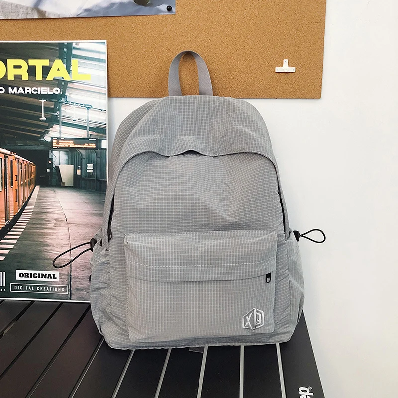 Leichter erweiterbarer Schulrucksack