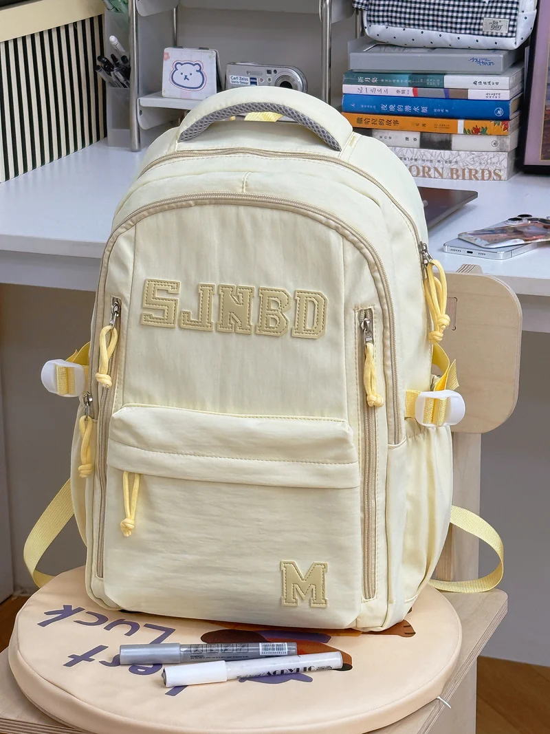 Praktischer Schulrucksack mit mehreren Fächern