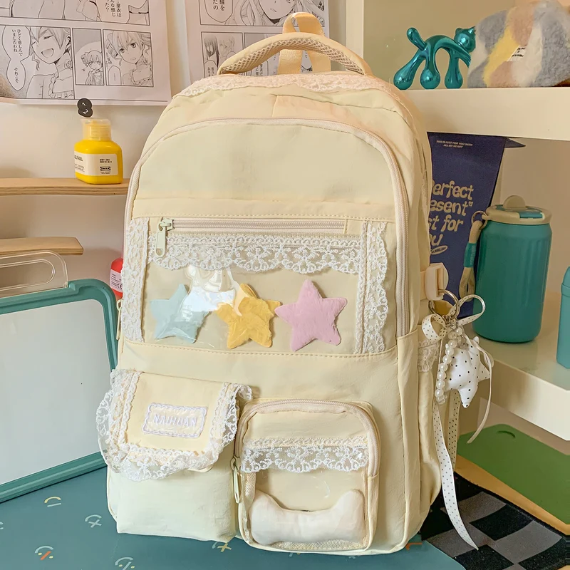 Niedliche Schultasche mit dekorativen Sternen
