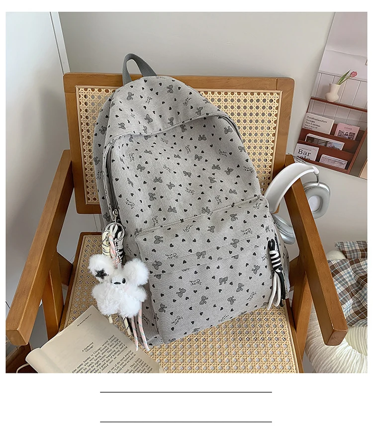Niedlicher Schulrucksack mit dekorativem Muster