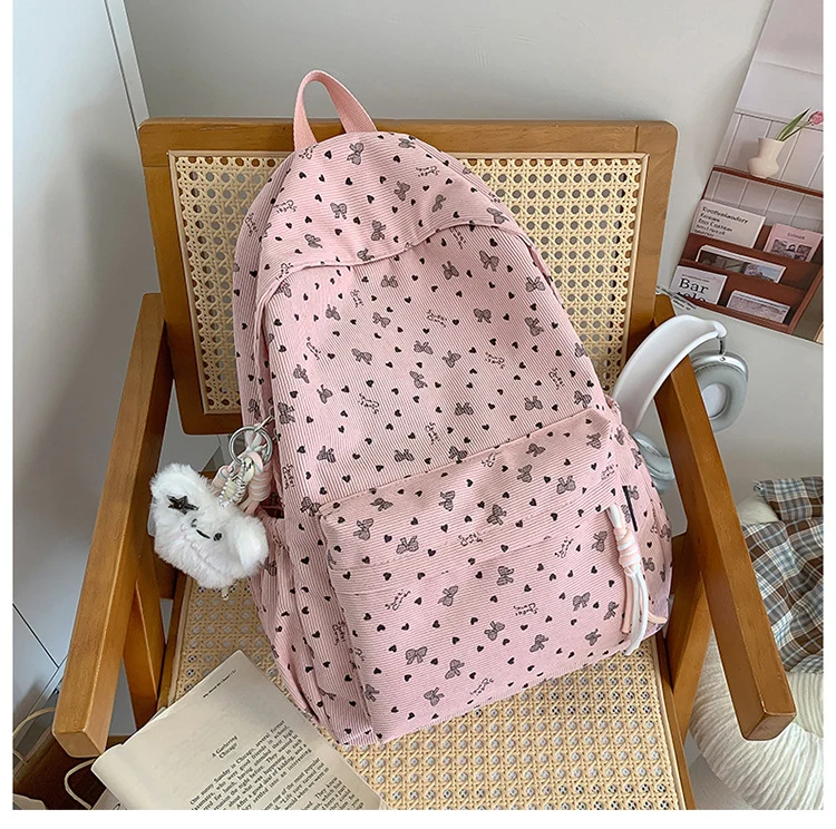 Niedlicher Schulrucksack mit dekorativem Muster