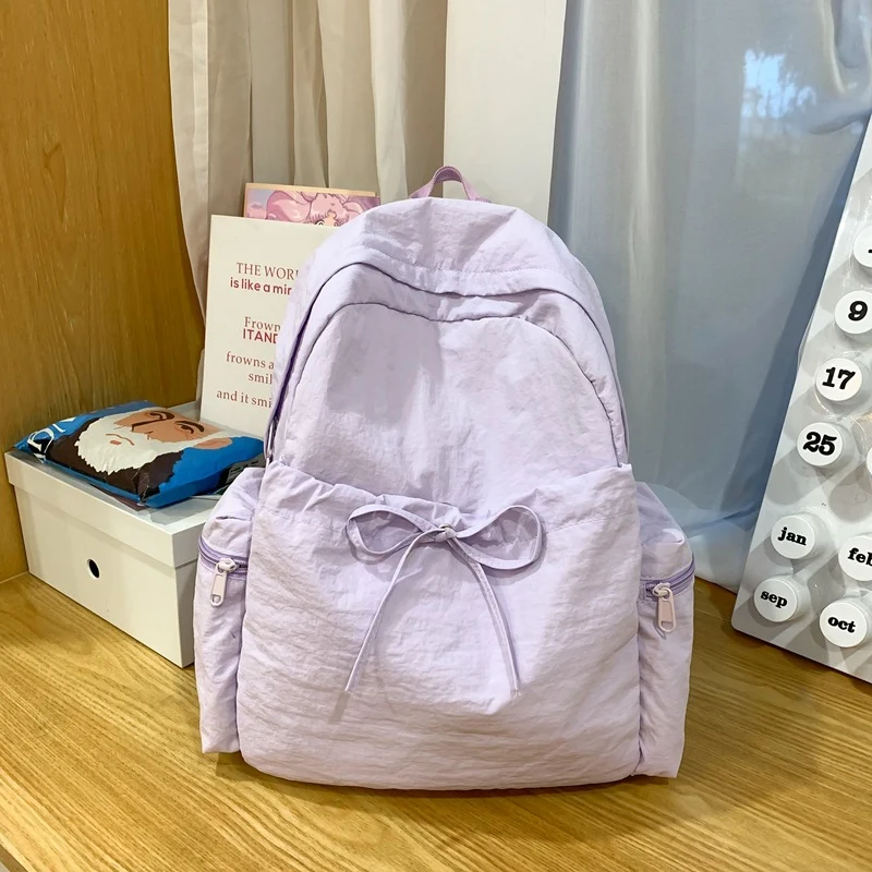 Klassischer Schulrucksack mit Schleifendetail
