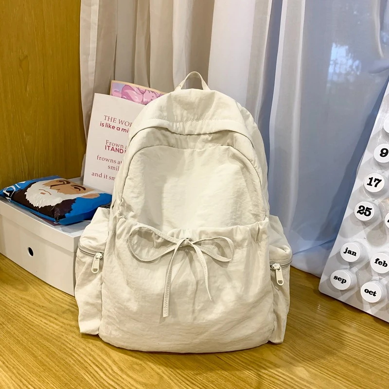 Klassischer Schulrucksack mit Schleifendetail