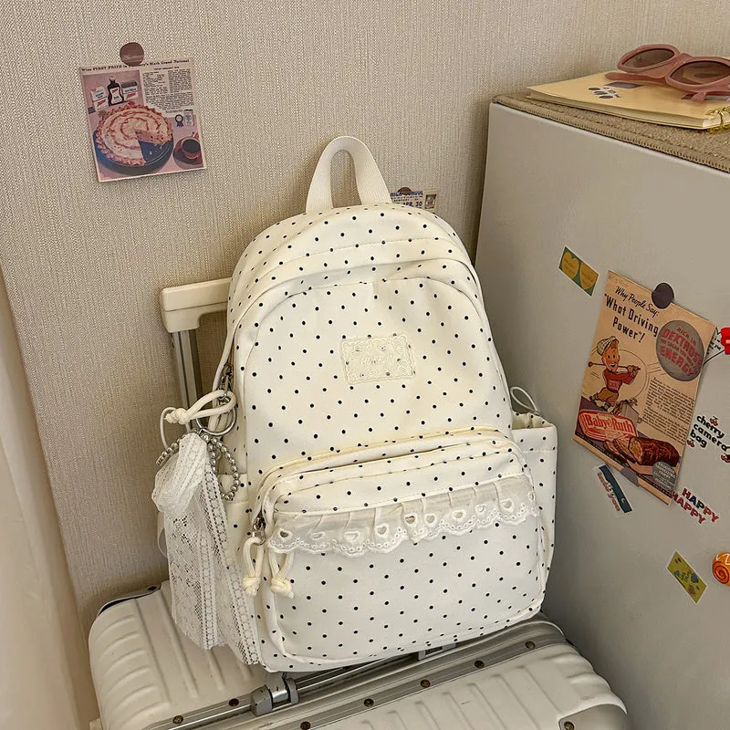 Charmanter Rucksack mit Tupfenmuster und Spitzenbesatz