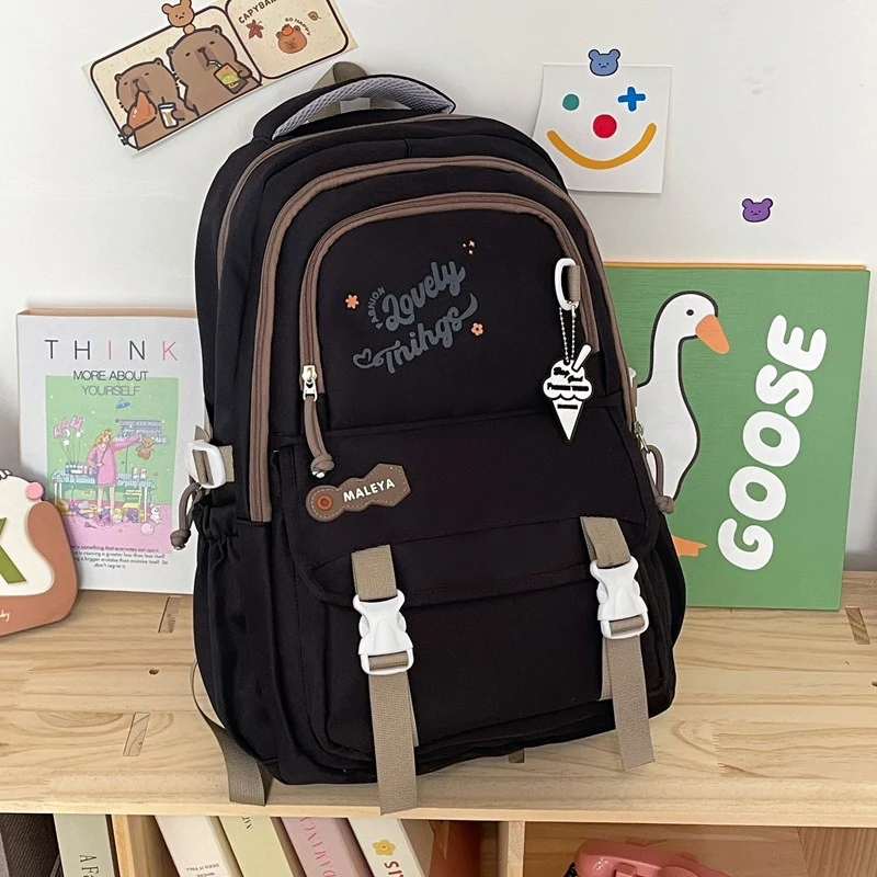 Funktionaler Schulrucksack im Cartoon-Stil