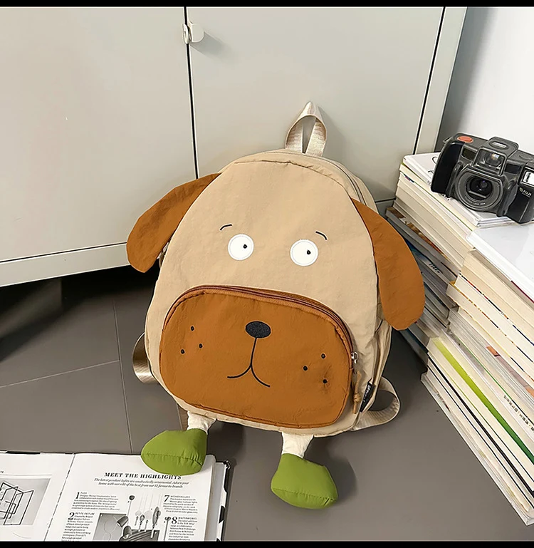 Verspielter Schulrucksack mit Hunde-Motiv